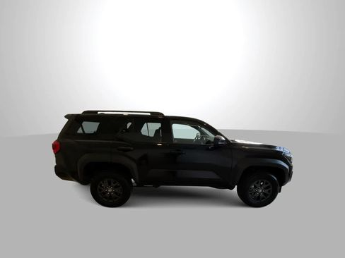 Used 2025 Toyota 4Runner SR5 AWD/4WD image 9
