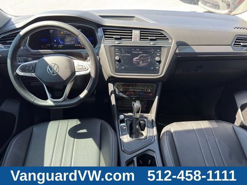 Used 2023 Volkswagen Tiguan SE w/ Panoramic Sunroof Package FWD image 24
