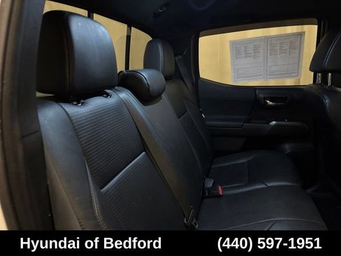 Used 2020 Toyota Tacoma TRD Sport w/ TRD Premium Sport Package AWD/4WD image 25