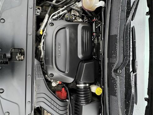 Used 2023 Chrysler Pacifica Touring-L image 27