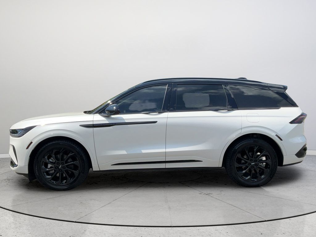 Used 2025 Lincoln Nautilus Reserve AWD/4WD image 9
