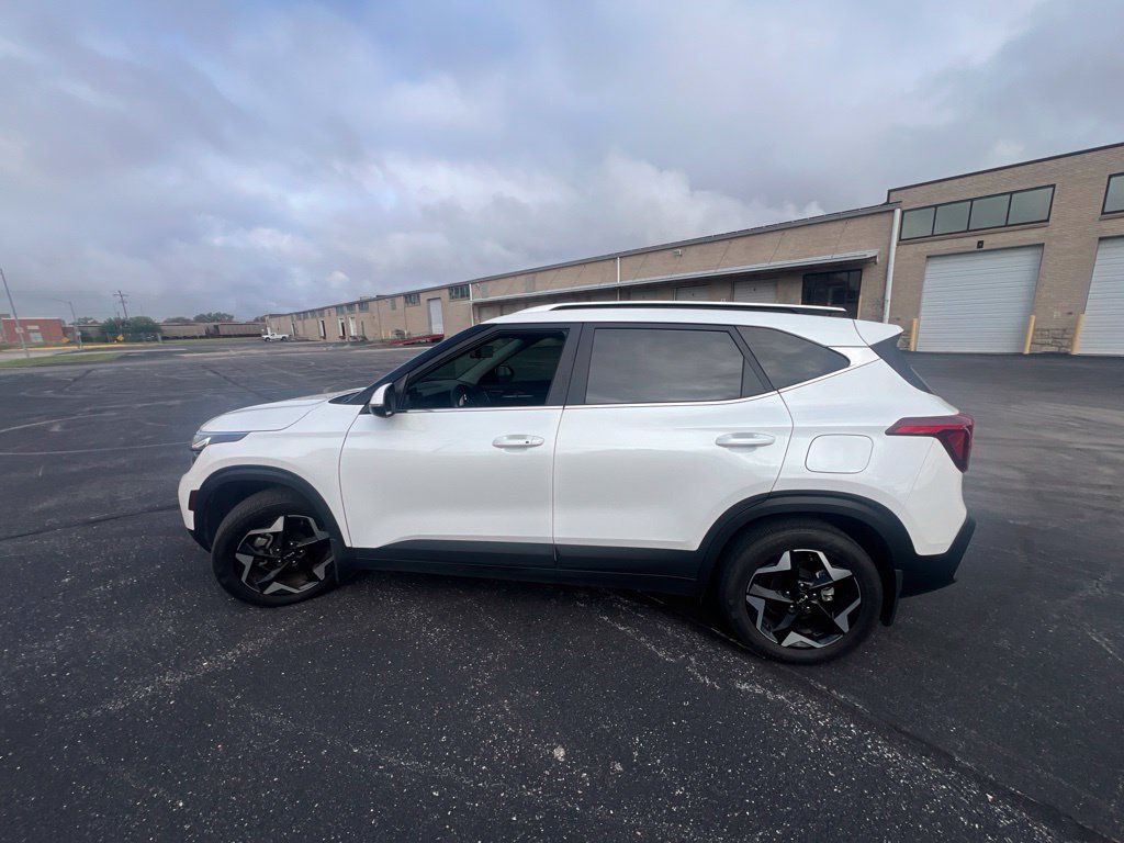 Used 2024 Kia Seltos EX AWD/4WD image 6