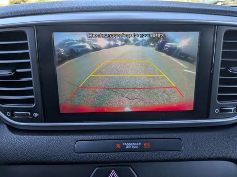 Used 2020 Kia Sportage LX image 17