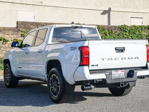 Used 2024 Toyota Tacoma TRD Sport w/ TRD Sport Premium Package AWD/4WD image 9