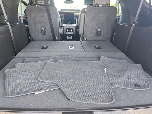 Used 2025 GMC Yukon XL Denali AWD/4WD image 37