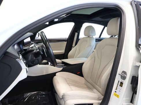 Used 2023 BMW 540i w/ M Sport Package RWD image 17
