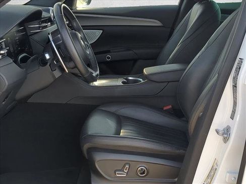 Used 2024 Maserati Grecale GT image 17