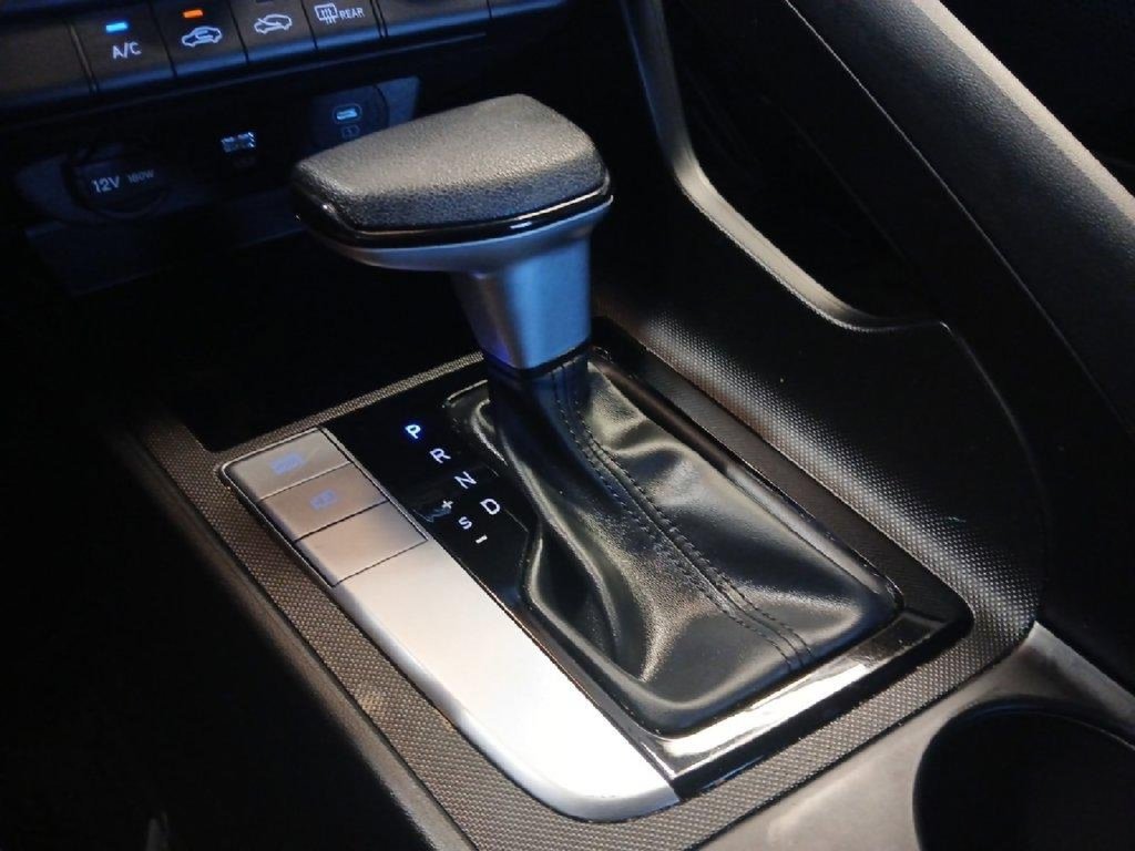 Used 2024 Hyundai Elantra SE FWD image 19