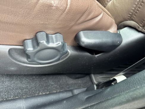 Used 2017 Toyota Tacoma Limited image 24