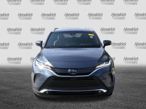 Used 2023 Toyota Venza XLE AWD/4WD image 3