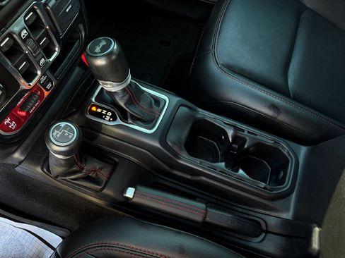 Used 2023 Jeep Wrangler Unlimited Rubicon AWD/4WD image 19