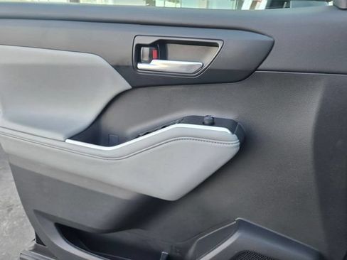 Certified 2024 Toyota Highlander XLE AWD/4WD image 21
