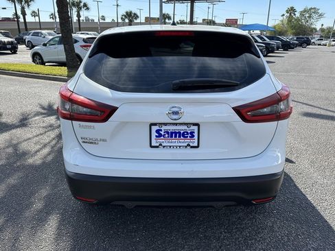 Used 2022 Nissan Rogue Sport S image 5