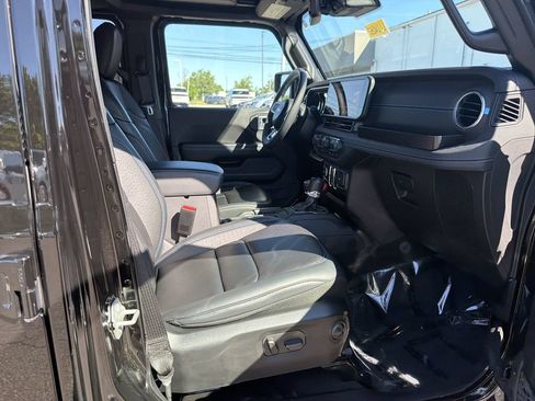 Used 2024 Jeep Wrangler High Altitude AWD/4WD image 15