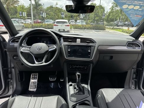 Used 2023 Volkswagen Tiguan SE R-Line image 36