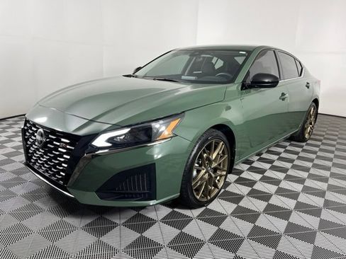 Used 2025 Nissan Altima 2.5 SR FWD image 6