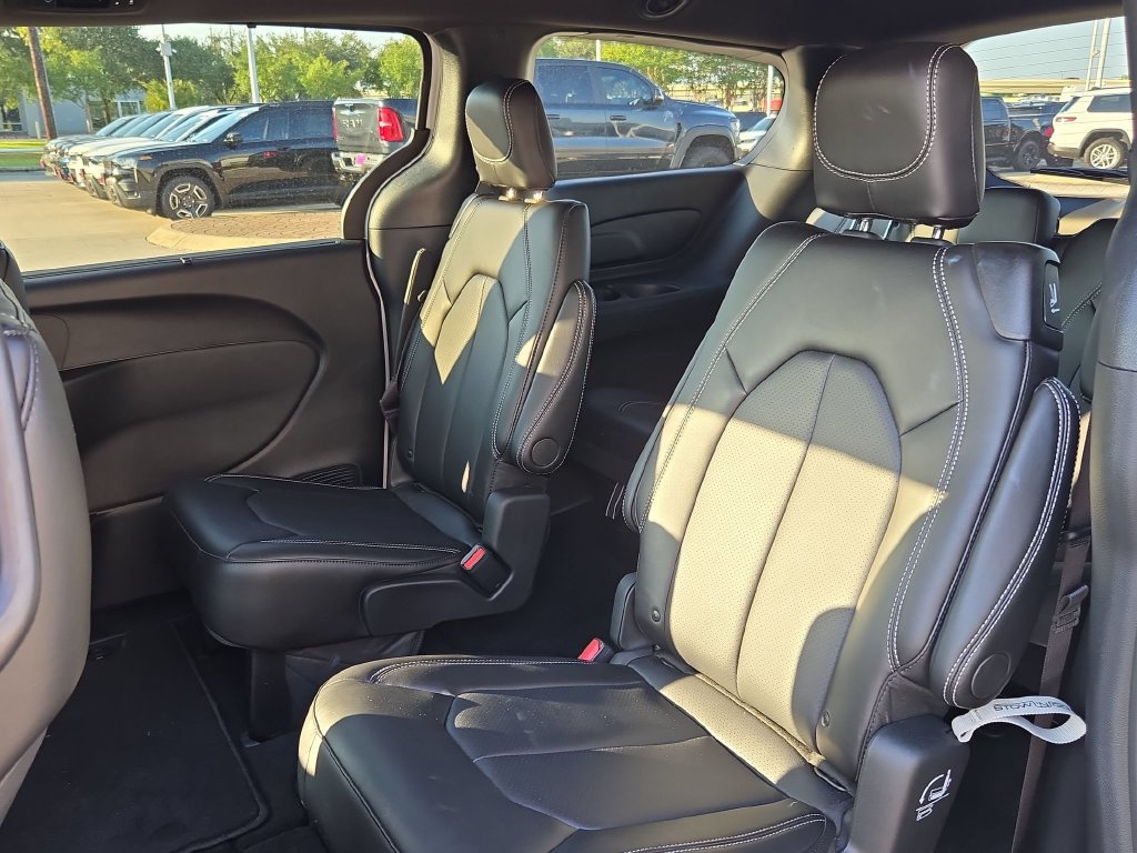 New 2026 Chrysler Pacifica Select FWD image 21