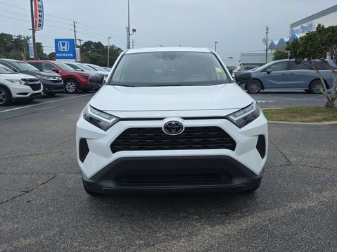 Used 2024 Toyota RAV4 LE FWD image 9