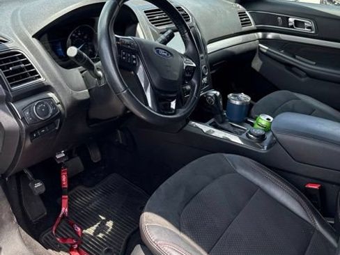 Used 2019 Ford Explorer XLT w/ Equipment Group 202A AWD/4WD image 8