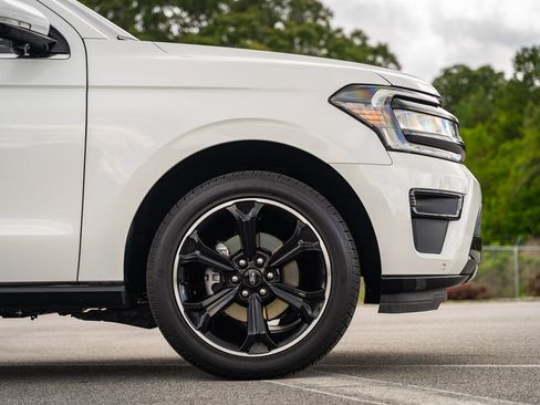 Used 2023 Ford Expedition Limited RWD image 9