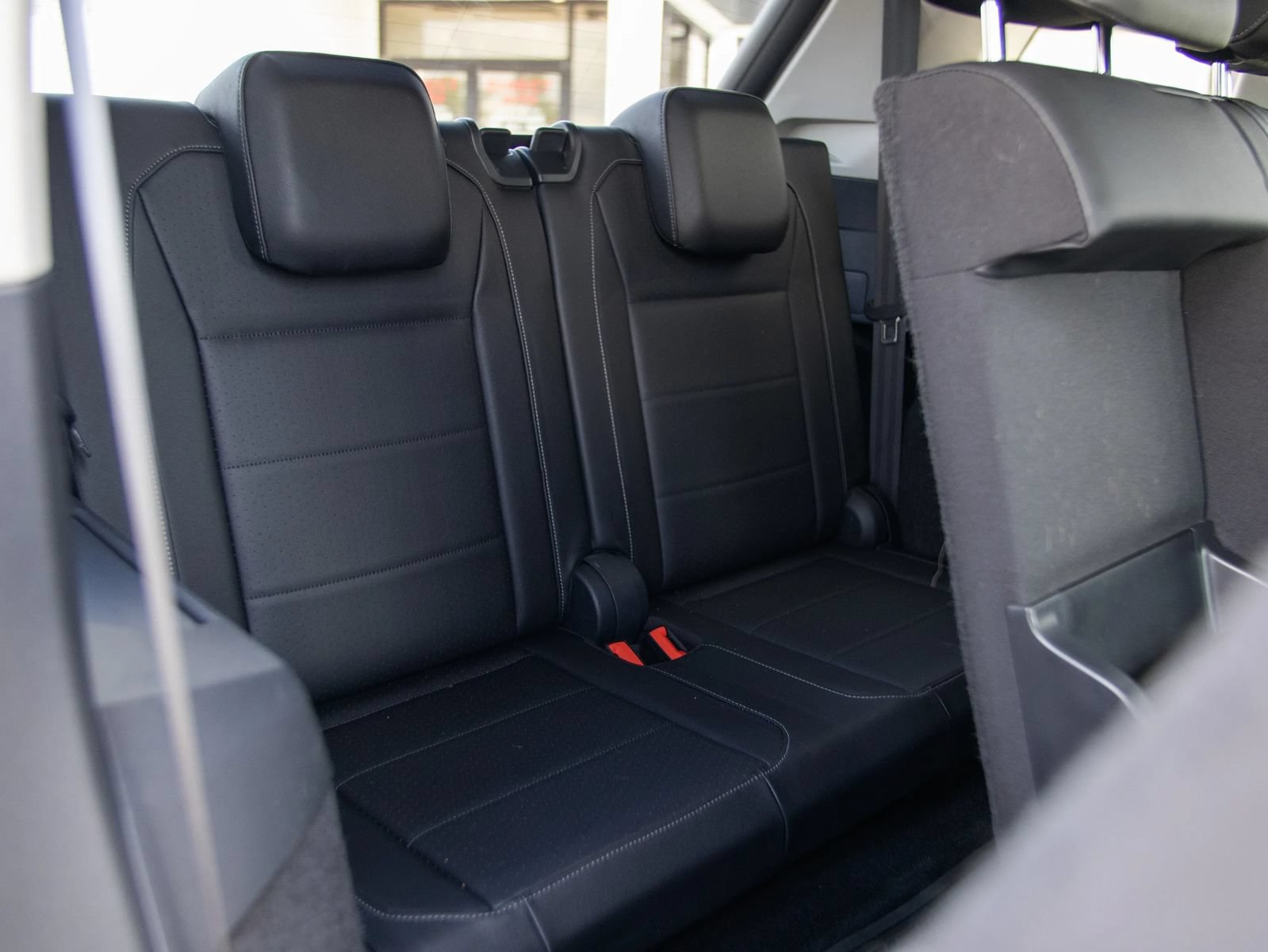 Used 2018 Volkswagen Tiguan SEL FWD image 26