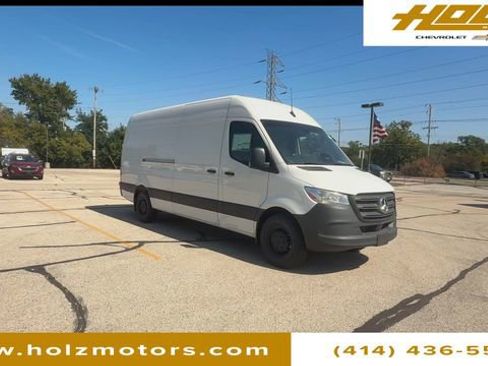 Used 2025 Mercedes-Benz Sprinter 2500 image 2