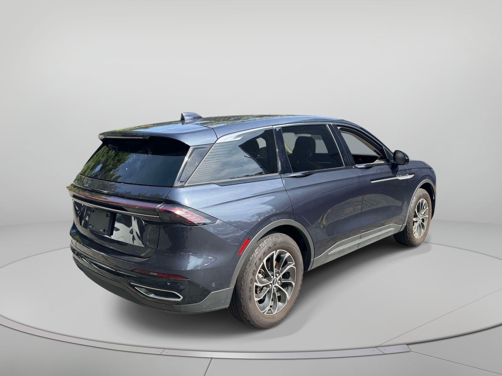 Used 2024 Lincoln Nautilus Premier AWD/4WD image 6