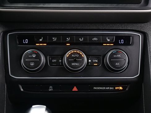 Used 2020 Volkswagen Atlas Cross Sport SE image 20