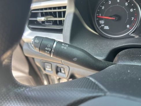 Used 2023 GMC Acadia SLE image 22