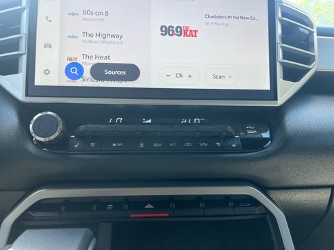 Used 2025 Toyota Tundra Limited AWD/4WD image 20