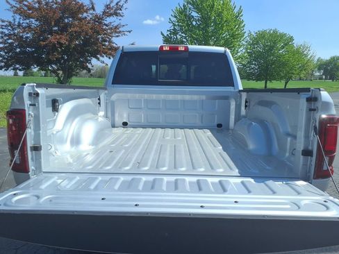 Used 2026 RAM 2500 Laramie AWD/4WD image 12