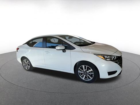 Used 2025 Nissan Versa SV image 2