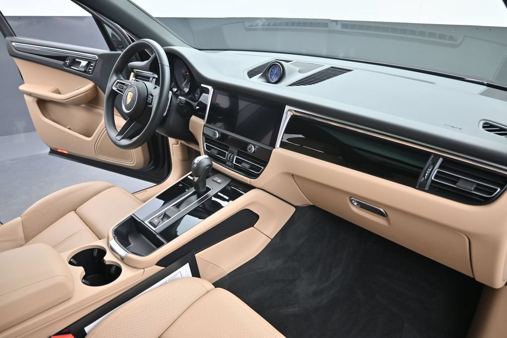 Certified 2024 Porsche Macan AWD/4WD image 21