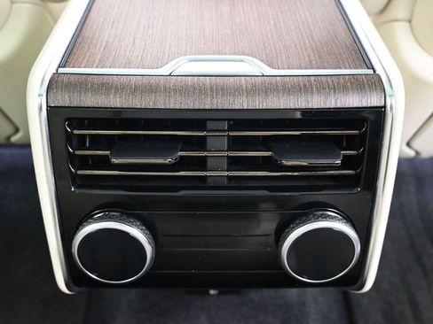 Used 2023 Land Rover Range Rover Long Wheelbase Autobiography AWD/4WD image 8