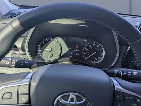 Used 2021 Toyota Highlander XLE image 34