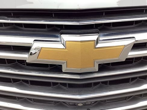 Used 2023 Chevrolet Traverse LT w/ LT Premium Package AWD/4WD image 38