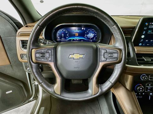 Used 2022 Chevrolet Suburban High Country w/ Premium Package 2 AWD/4WD image 9