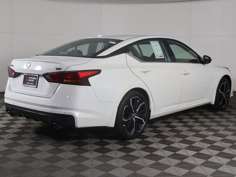Used 2024 Nissan Altima 2.5 SR FWD image 7