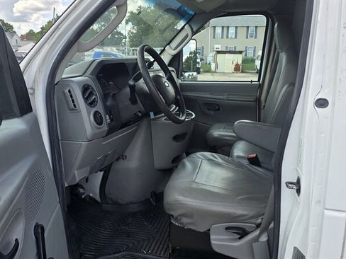 Used 2011 Ford E-450 and Econoline 450 Super Duty RWD image 9