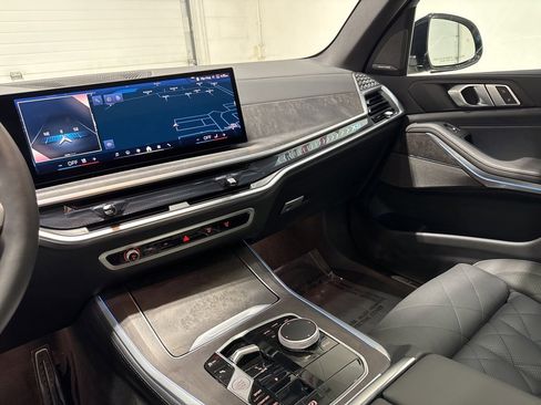 Used 2025 BMW X5 xDrive40i w/ M Sport Package image 16