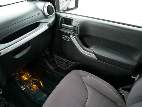 Used 2014 Jeep Wrangler Sahara w/ Dual Top Group image 11