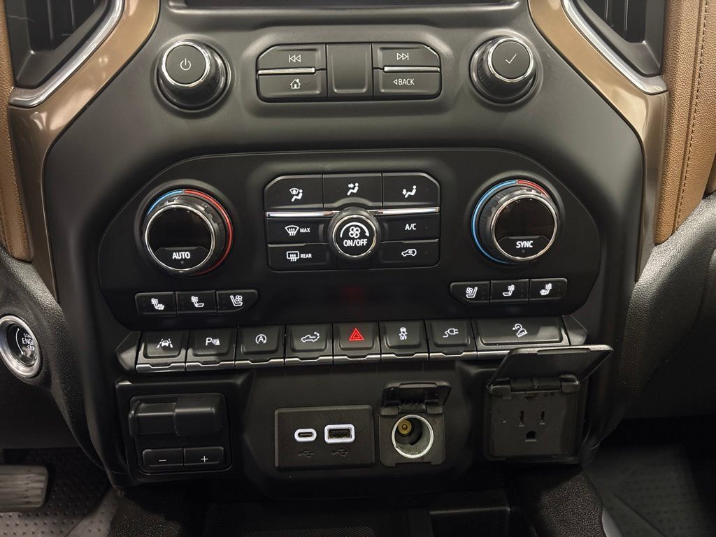 Used 2021 Chevrolet Silverado 1500 High Country w/ Technology Package AWD/4WD image 21