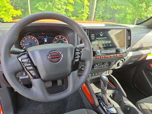 New 2025 Nissan Frontier PRO-4X w/ Pro Convenience Package image 12