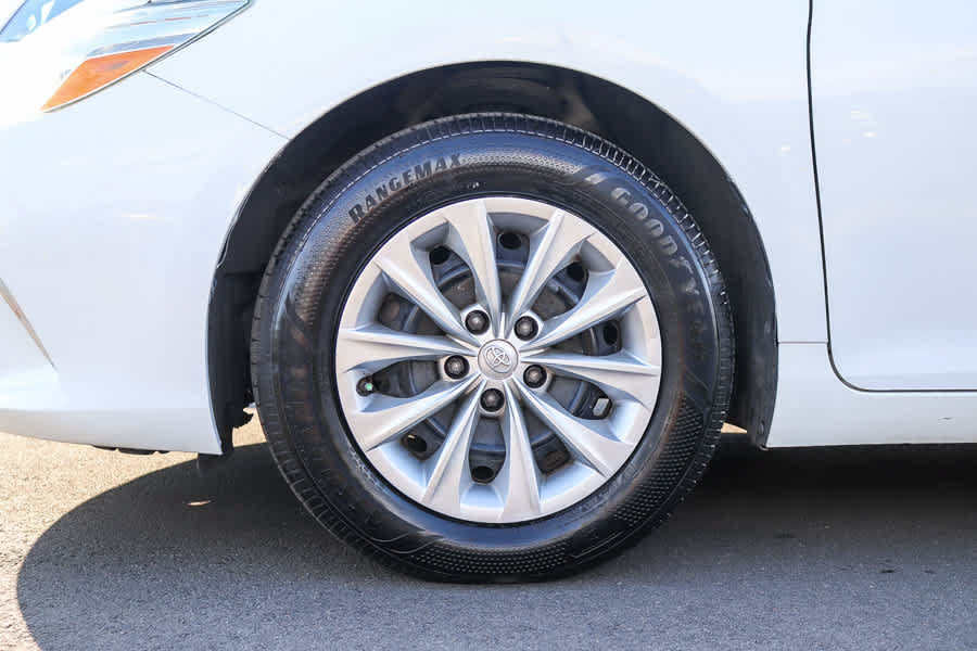 Used 2015 Toyota Camry LE FWD image 10