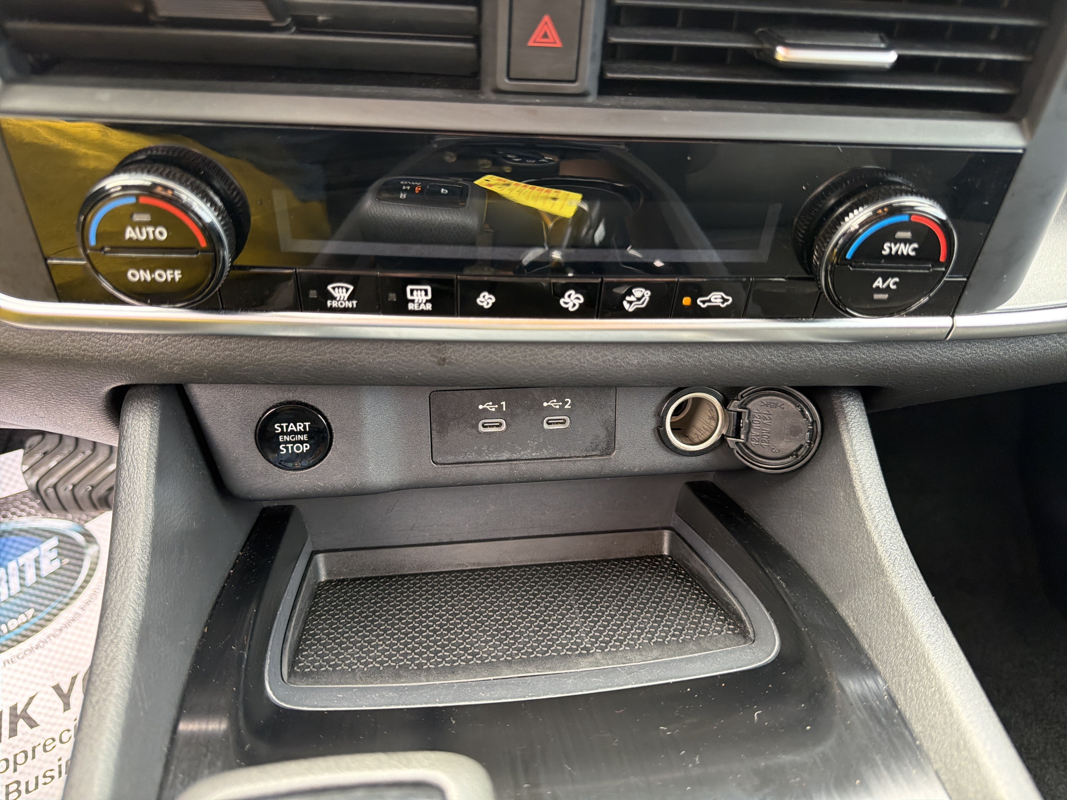 Used 2025 Nissan Rogue SV AWD/4WD image 17