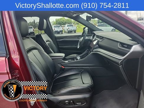 Used 2025 Jeep Grand Cherokee L Limited w/ Luxury Tech Group II AWD/4WD image 39