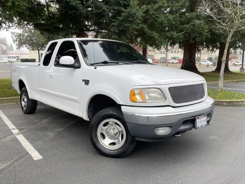 Used 2000 Ford F150 XL image 1