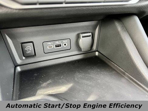 Certified 2025 Nissan Sentra SR w/ SR Premium Package FWD image 10