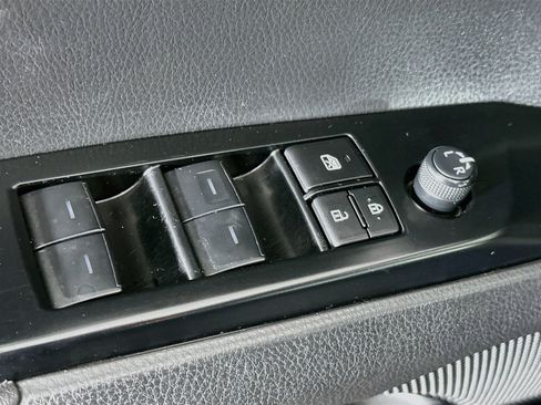 Used 2025 Toyota Camry SE FWD image 15