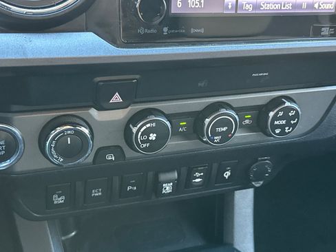 Used 2019 Toyota Tacoma TRD Off-Road w/ Technology Package AWD/4WD image 27